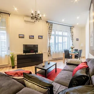דירה Real Apartments Anker, בודפשט